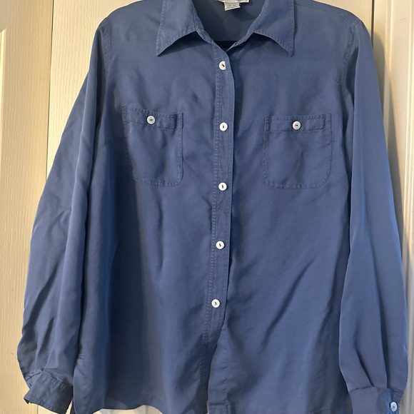 Silk land  shirt , great quality , unique the bottoms are a very good quiality - Picture 8 of 8